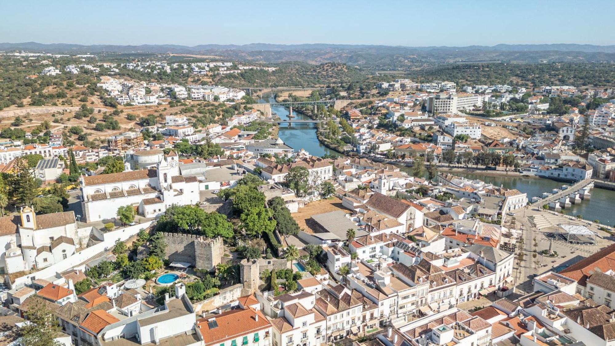 Pepita-tavira Centre, Pool & Garage Apartment